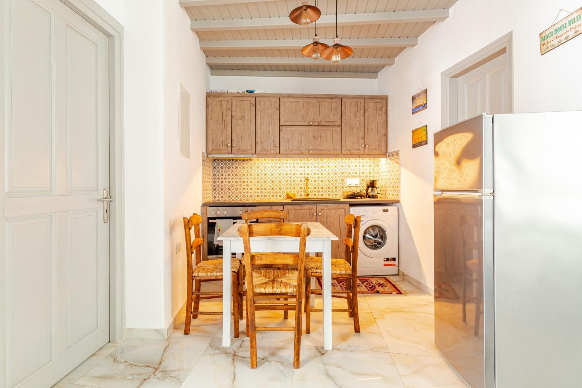 Elenitas Beach House In Ornos Экстерьер фото